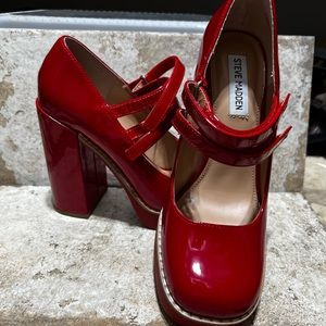 Steve Madden red patent platform heel brand new. Size 8
